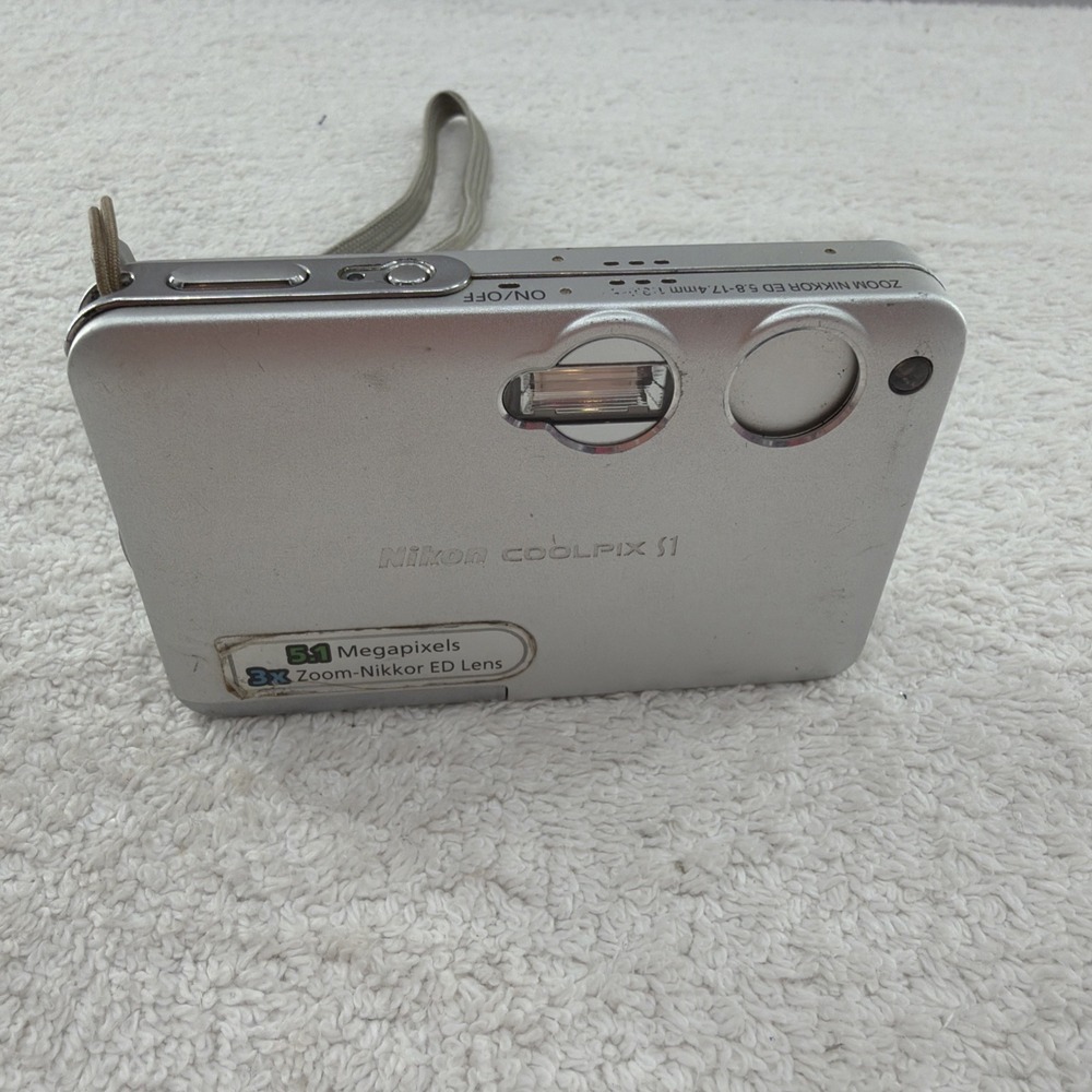 Nikon COOLPIX S1 Silver Compact Camera 5.1MP 3x Zoom 2.4" LCD USB